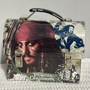 Disney Pirates Adventure tin